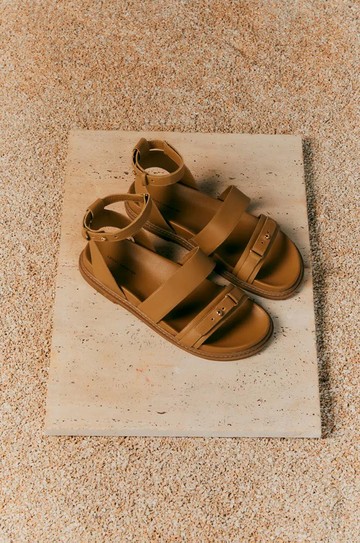 Sandália Carrapeta Vira Ambar